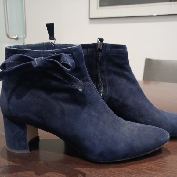 Dark Navy Blue Suede Manolo Blahnik Ankle Boots - Picture 1 of 4